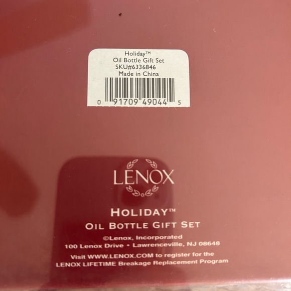 LENOX Holiday Oil Bottle Gift Set, new in box - Picture 3 of 4